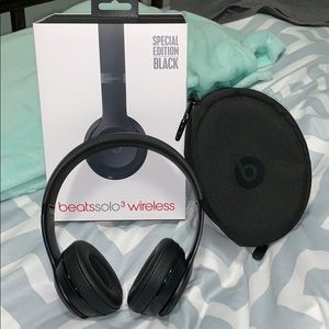 Beatssolo 3 wireless beats by Dre Matte Black